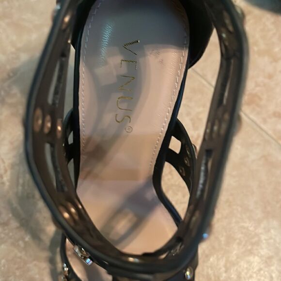 Venus gold studded shoes - Picture 5 of 5